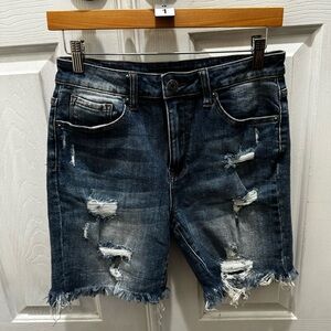 Risen jeans shorts .